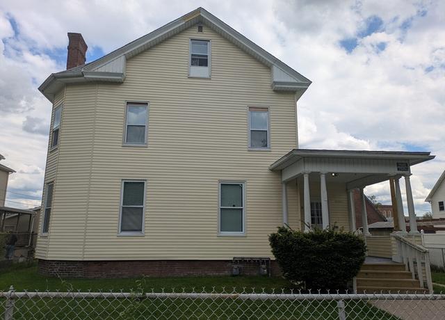 Property at 232 Elm St, Holyoke, MA 01040, 7 beds, 4.5 baths