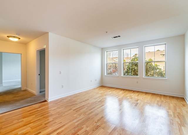 Property at 3 Harvest Dr #106, North Andover, MA 01845, 2 beds, 1.5 baths