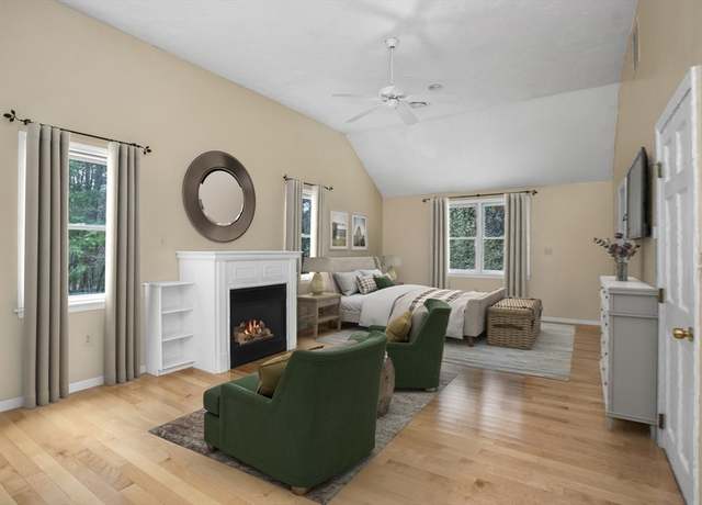 Property at 74 Oxford Dr, Franklin, MA 02038, 3 beds, 2.5 baths