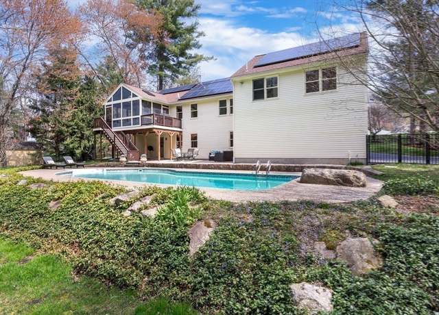 Property at 74 Oxford Dr, Franklin, MA 02038, 3 beds, 2.5 baths