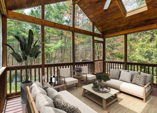 Property at 74 Oxford Dr, Franklin, MA 02038, 3 beds, 2.5 baths