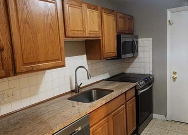 Property at 800 Governors Dr #6, Winthrop, MA 02152, 2 beds, 1 bath