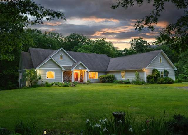 Property at 789 Natick Ave, Cranston, RI 02921, 3 beds, 2.5 baths