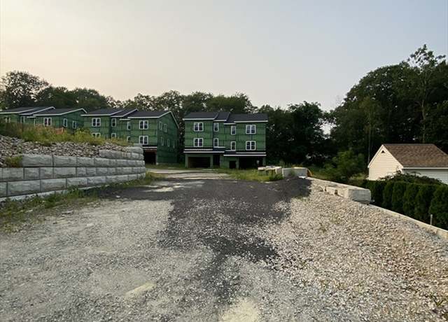 Property at 47R Yarnie Unit 1B, Worcester, MA 01602, 3 beds, 1.5 baths