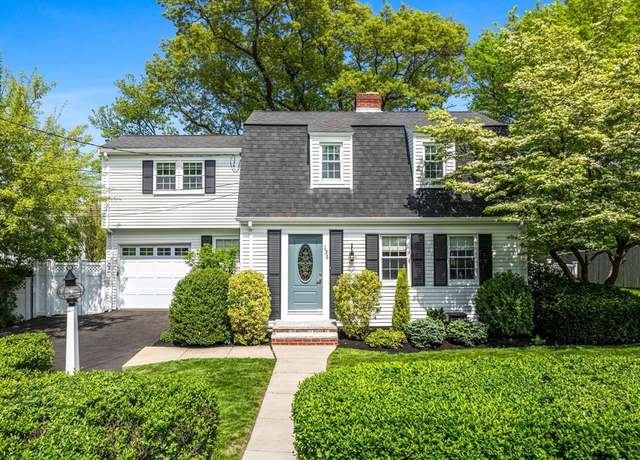 Property at 135 Eastwood Circuit, West Roxbury, MA 02132, 3 beds, 1.5 baths
