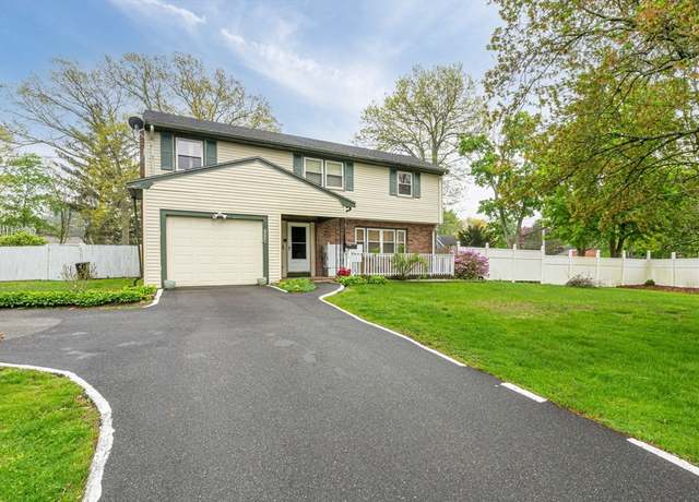 Property at 114 Crickett Rd, Brockton, MA 02301, 3 beds, 1.5 baths
