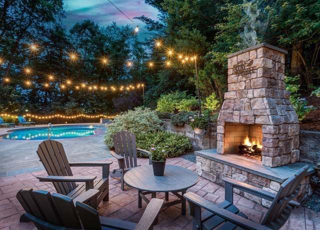 Property at 5 Wadsworth Farm Rd, Franklin, MA 02038, 4 beds, 2.5 baths