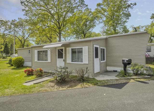 Property at 32 Puffin Dr, Chicopee, MA 01020, 2 beds, 1 bath