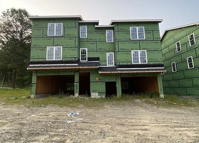 Property at 47R Yarnie Unit 3A, Worcester, MA 01602, 3 beds, 1.5 baths