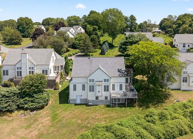 Property at 86 Fairway Dr, Dartmouth, MA 02747, 3 beds, 2.5 baths