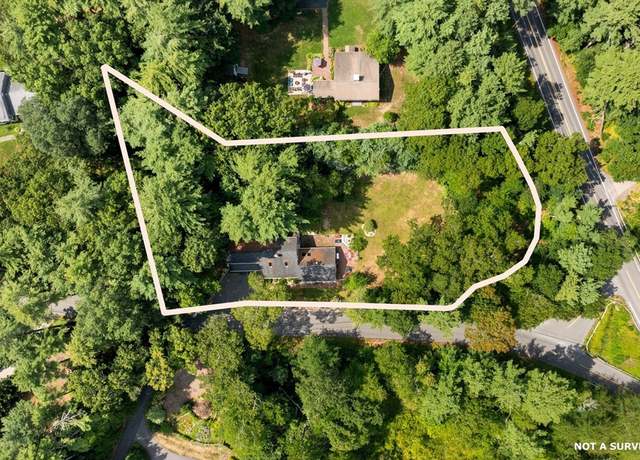Property at 18 King Phillips Path, Duxbury, MA 02332, 4 beds, 3 baths