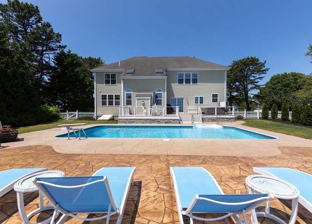 Property at 407 Raymond Rd, Plymouth, MA 02360, 4 beds, 2.5 baths