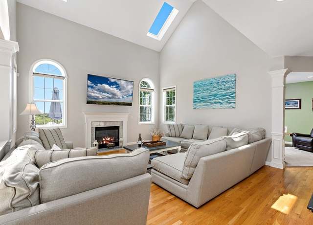 Property at 407 Raymond Rd, Plymouth, MA 02360, 4 beds, 2.5 baths