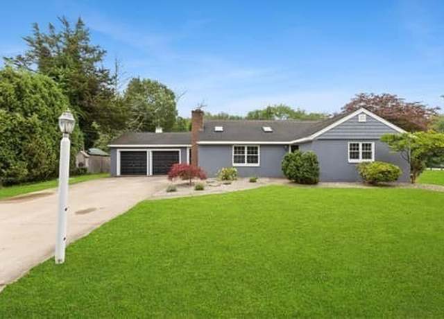 Property at 15 Circuit Dr, Rehoboth, MA 02769, 3 beds, 1 bath
