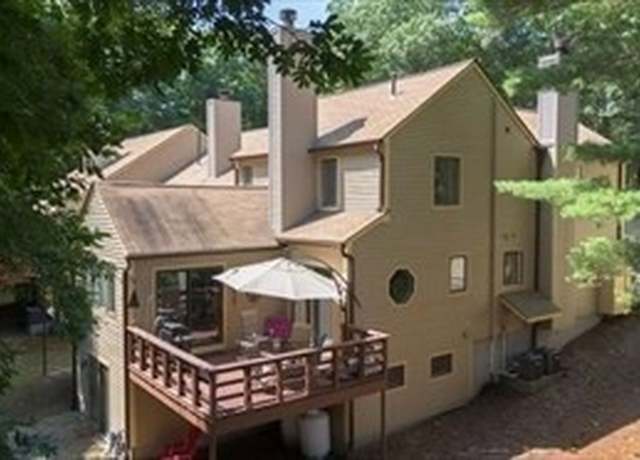 Property at 38 Bentwood Dr #38, Sturbridge, MA 01566, 2 beds, 2.5 baths