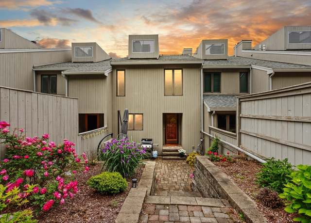Property at 116 Mill Pond #116, North Andover, MA 01845, 2 beds, 1.5 baths
