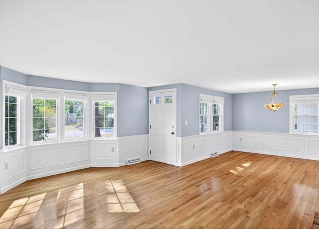 Property at 6 Billingsgate Rd, Yarmouth, MA 02664, 2 beds, 3 baths
