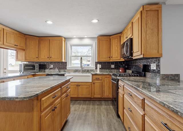 Property at 18 Bernhardt Rd, Ashby, MA 01431, 3 beds, 2.5 baths