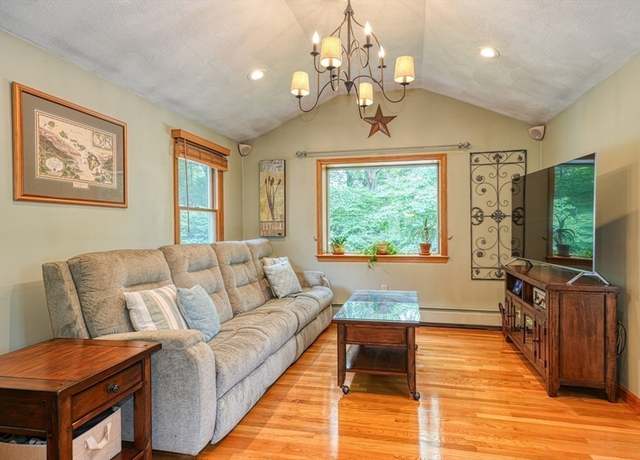 Property at 113 Edgehill Rd #113, Norwood, MA 02062, 2 beds, 3 baths