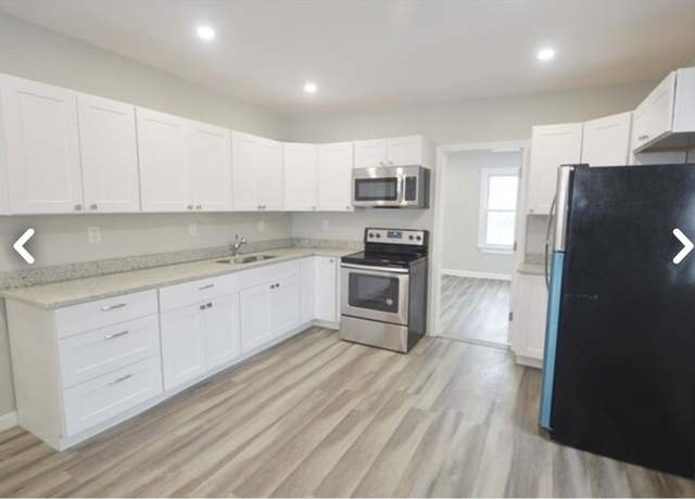 Property at 17 Whitney Ct, Fitchburg, MA 01420, 6 beds, 4 baths