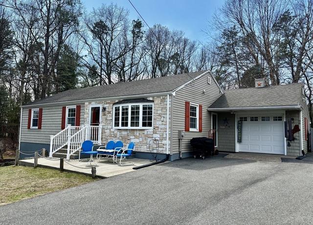 Property at 96 Clearbrook Dr, Springfield, MA 01118, 3 beds, 1.5 baths