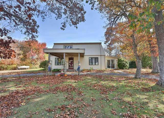 Property at 127 Ebony St, Fairhaven, MA 02719, 2 beds, 2 baths