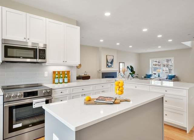 Property at 21 Brightstone Way #17, Sandown, NH 03873, 2 beds, 2.5 baths