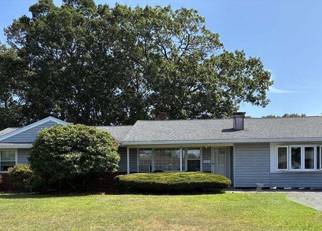 Property at 6 Mulberry Dr, Peabody, MA 01960, 3 beds, 1.5 baths