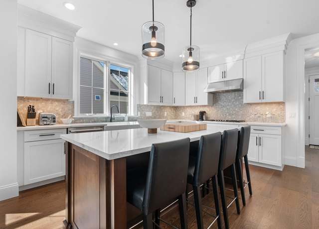 Property at 4 Pioneer Rd #4, Framingham, MA 01701, 2 beds, 2.5 baths