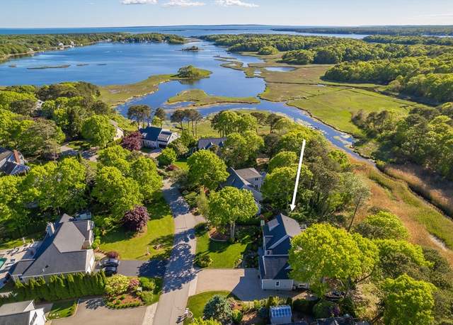 Property at 35 Bayshore Dr, Mashpee, MA 02649, 4 beds, 3.5 baths
