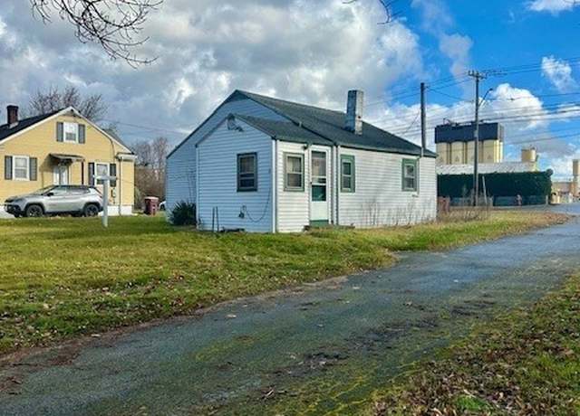 Property at 91 S Main St, Acushnet, MA 02743, 1 bed, 1 bath