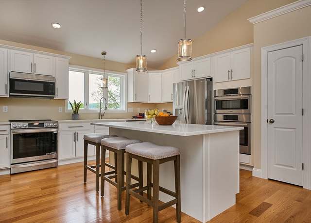 Property at 41 Westview Ter, Easthampton, MA 01027, 3 beds, 3 baths
