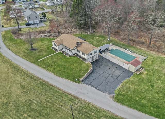 Property at 7 Woods Grove Dr, Webster, MA 01570, 3 beds, 1.5 baths