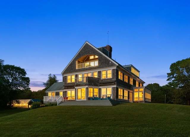Property at 1069 Horseneck Rd, Westport, MA 02790, 5 beds, 6 baths