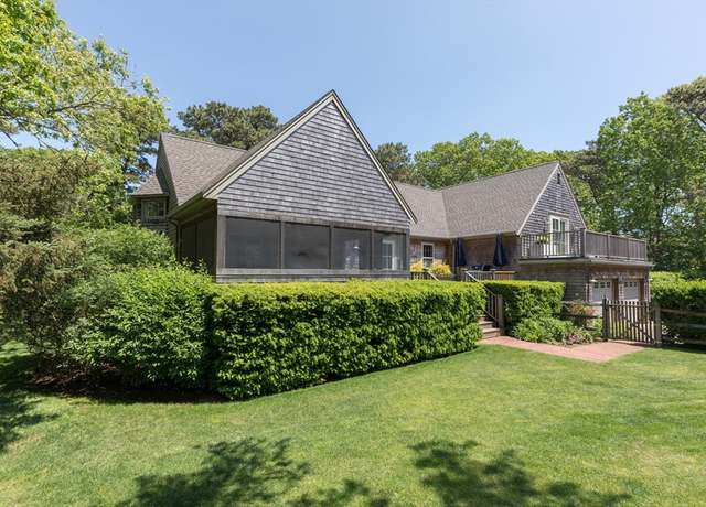 Property at 28 Martha's Rd, Edgartown, MA 02539, 4 beds, 3.5 baths