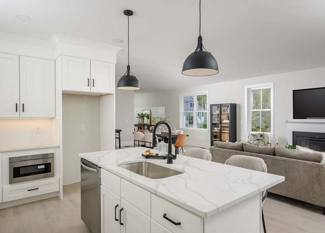 Property at 18 Howland Trl #36, Hanson, MA 02341, 2 beds, 2.5 baths