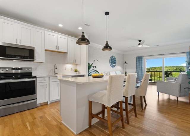 Property at 3212 Peters Farm Way #212, Westborough, MA 01581, 1 bed, 1 bath