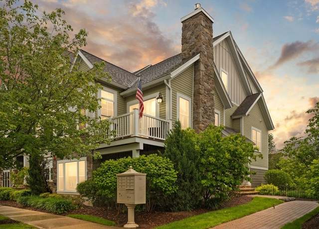 Property at 44 Stonehaven Dr, Weymouth, MA 02190, 2 beds, 2.5 baths
