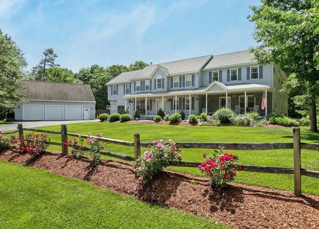 Property at 11 Longwood Dr, Lunenburg, MA 01462, 5 beds, 5.5 baths