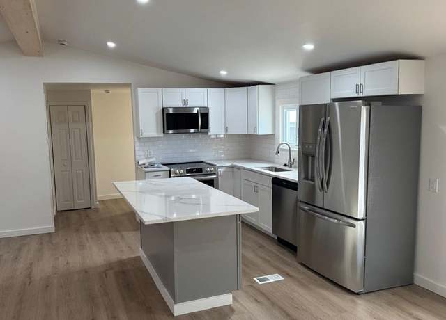 Property at 24 Shelly Ln, Marlborough, MA 01752, 3 beds, 2 baths