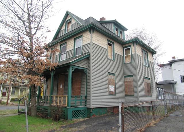 Property at 123 Bay St, Springfield, MA 01109, 3 beds, 1.5 baths