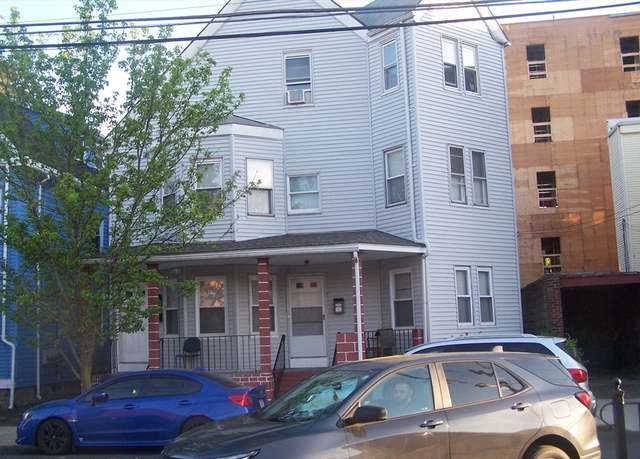 Property at 7-9 Gladstone St, Everett, MA 02149, 7 beds, 3 baths