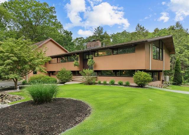 Property at 4 Moonpenny Dr, Boxford, MA 01921, 4 beds, 3 baths