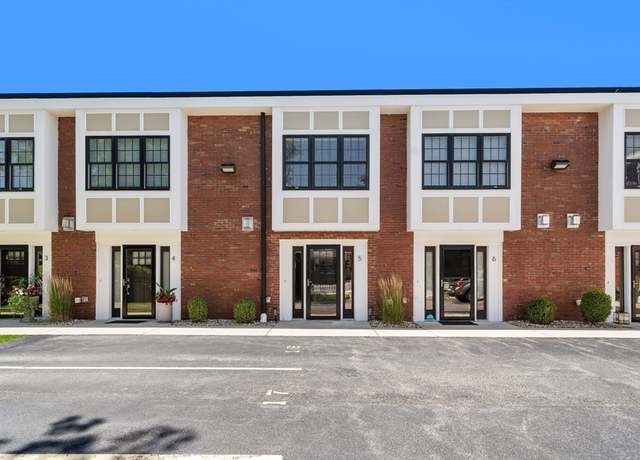 Property at 142 Pleasant #5, Winthrop, MA 02152, 2 beds, 2.5 baths