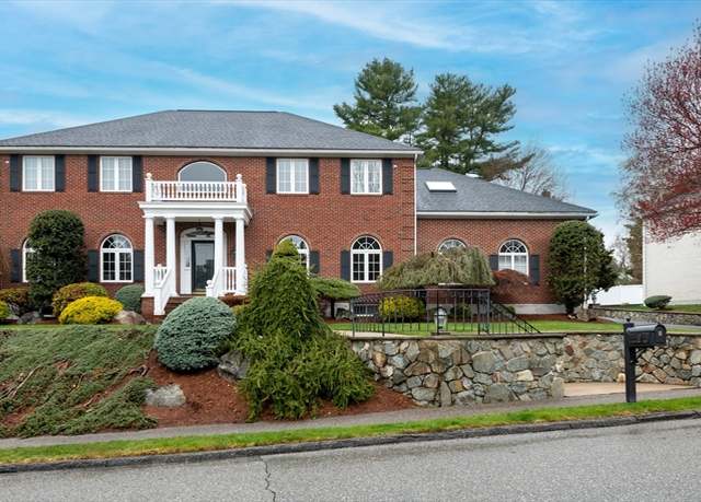 Property at 12 Ledgewood Rd, Saugus, MA 01906, 4 beds, 3.5 baths