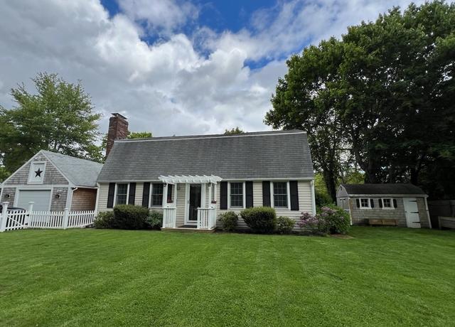 Property at 114 Stoney Cliff Rd, Barnstable, MA 02632, 3 beds, 2.5 baths