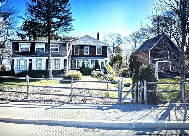 Property at 821 Union St, Rockland, MA 02370, 3 beds, 1.5 baths
