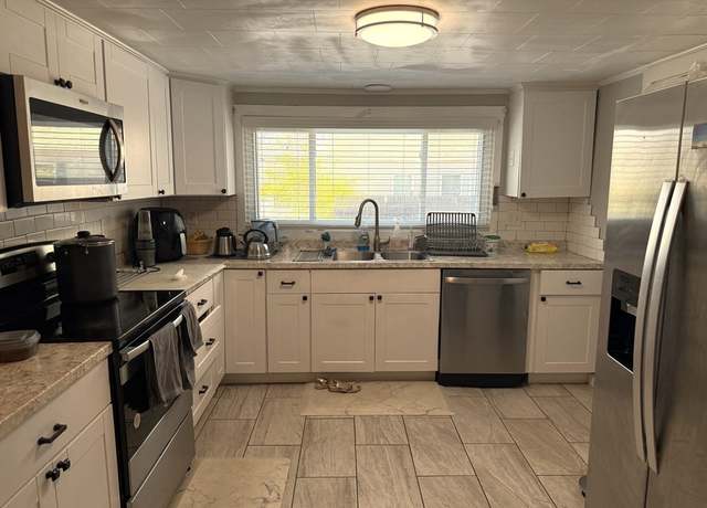 Property at 626 Nashua Rd, Dracut, MA 01826, 5 beds, 4 baths