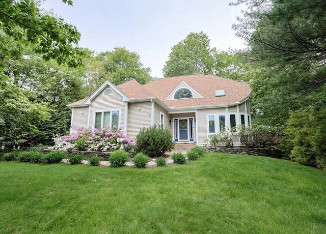 Property at 14 Thompson Ct, Stoughton, MA 02072, 3 beds, 2.5 baths