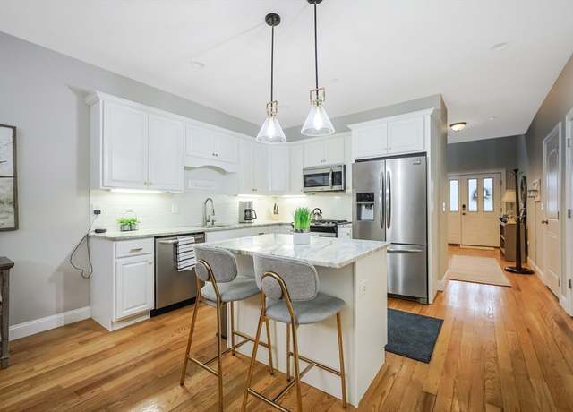 Property at 46 Leanne Way #46, Franklin, MA 02038, 2 beds, 2.5 baths